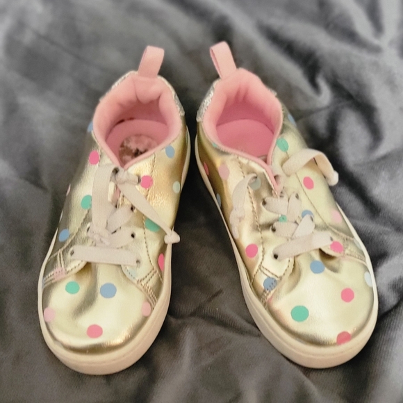 Used Metallic Gold shoe w/ polka dots - Picture 5 of 6